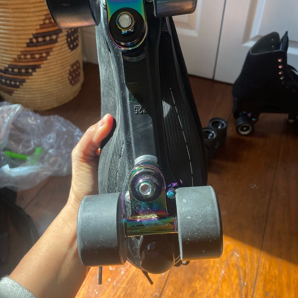 VNLA Eclipse Roller Skates / Black Suede Roller Skates - Picture 5 of 7